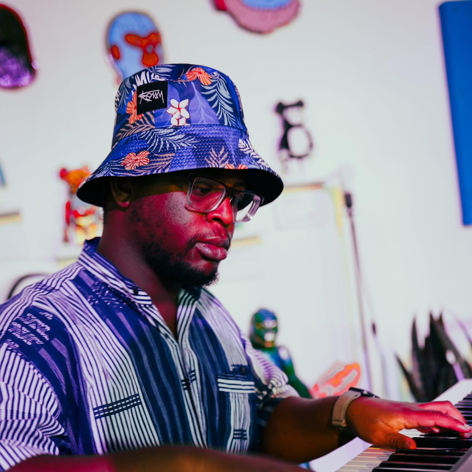 picture of Dzidzor playing the piano